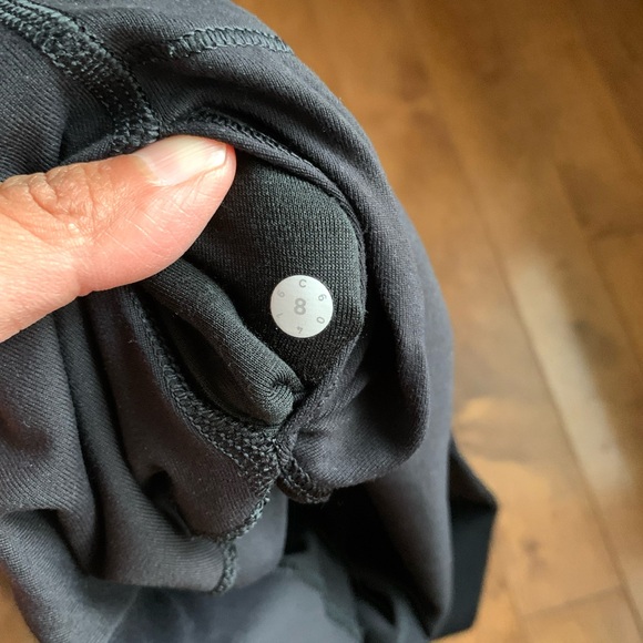 Lululemon Black Wunder Under High-Rise Leggings 21" - Women’s size 8 - Picture 3 of 5